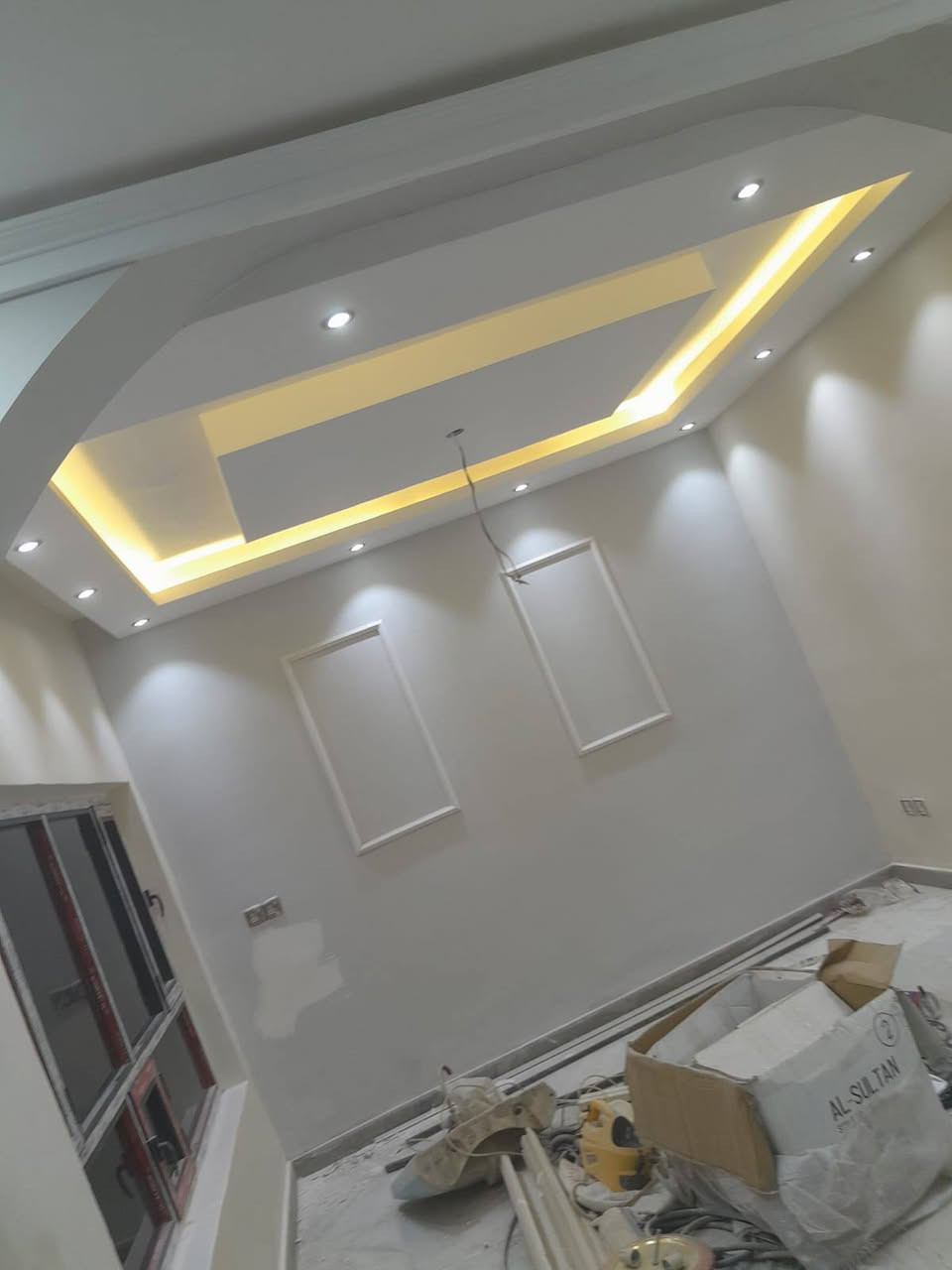 سلام عليكم نعمل جميع انواع الديكورات والأصباغ في بغداد بأنسب الأسعار هاتف *********** مصطفى 📞
