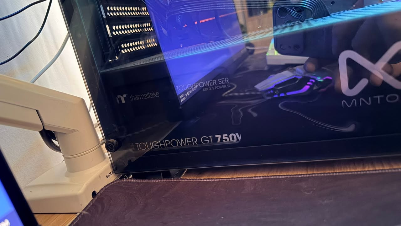 السلام عليكم
تجميعة جاهزة للبيع استعمال ٧ اشهر مع كم كارتونة لغراضها

Rtx 5060 aero oc 3 fan white
Ryzen 5 5500
Air cooler
Ram 16 ddr4 3200mhz
Thermaltake 750w 80+ gold
B450mk ii
Ssd M.2 gen3 512 gb
Ssd Sata lexar 512 gb

مفعلة وندوز ١١ اصلي

و يجي وياها ماوس وكيبورد وماوس باد

السعر 1,250,000


**إذا كنت صاحب هذا الإعلان وتريد حذفه لأي سبب، رجاءا أرسل رسالة إلى الدعم الفني**