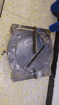 الكل حرفي المنيوم جبتلكم اليوم قاعده كتر متحركه كل الزوايه وشرط الشغل ترهم كتر المنيوم وخشب وحديد السعر 85. ومتوفر توصيل ***********
