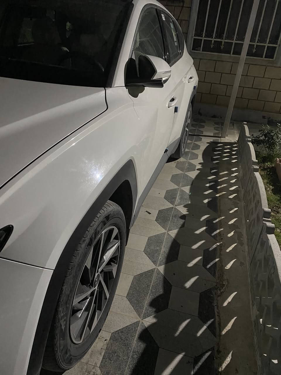 السلام عليكم
هونداي توسان 2023

فول موصفات 

كفاله عامه من كلشي 

رقم بغداد دولي وباسمنه 

خليجي مكينه 2000 المرغوب 

كله جديد لاتخابر وتكلي شبيهه 

كاعد اكول كفاله 

تجي وتشوفهه اذا غير كلام تشلع عيونه 

واسط قضاء الحي 

***********
