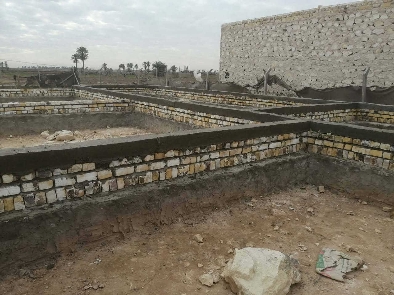 قطعه أرض زراعيه للبيع المساحه نصف دونم قرب دور معمل اسمنت بيه اساس مساحه 300 متر ثلاث غرف +مطبخ + حمامات + صاله كبيره
+استقبال + صاله طعام/مع 66 تاله عمرانيه + بير ماء
الاستفسار على الرقم ( *********** )
