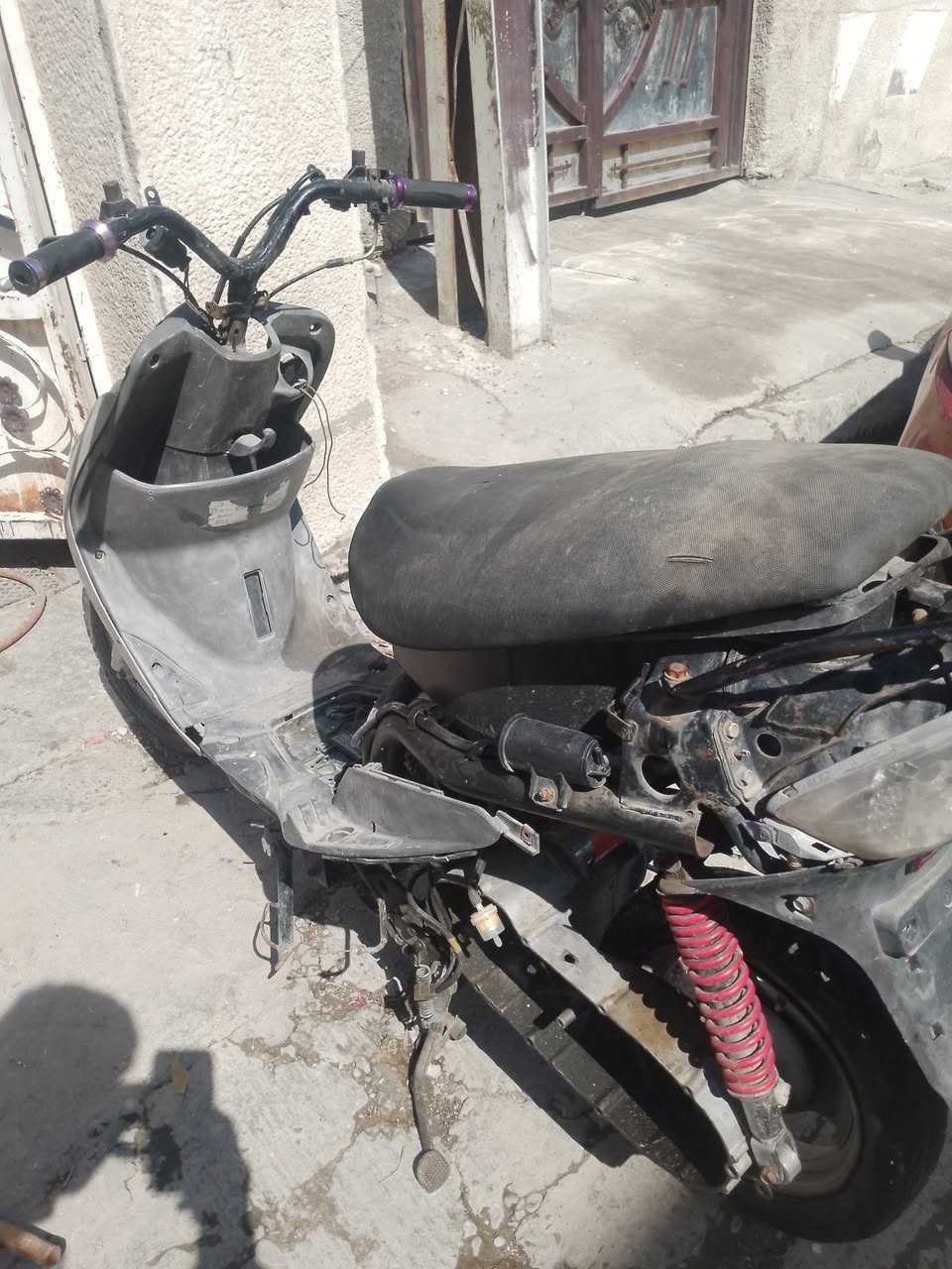 سلام عليكم ماكس منغولي للبيع 
دراجه متروكه كل غراضه موجوده كلهه من برغي للبرغي تجي تاخذ دراجه كامله بس دراجه كايمه وتفصخت ابيع كوم حديد مكاني بغداد تقاطع درويش المعالف ***********
