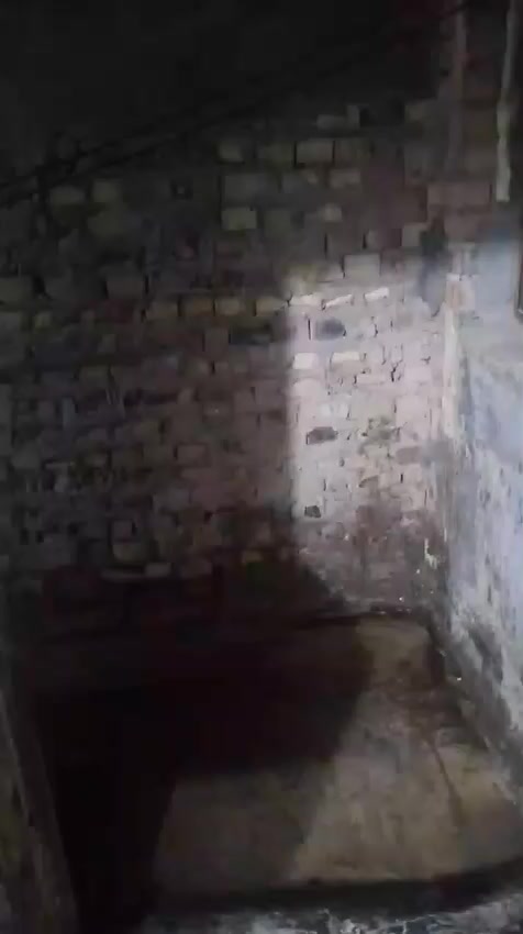 السلام عليكم دار للبيع طابو ملك صرف الأمين ثانيه قرب أسواق كرار الوائلي مساحه 115 متر الدار طابقين يتكون من ثلاث غرف نوم استقبال صحيات داخل وخارج كل غرفه بيه سويت باقي التفاصيل بل مقاطع راح اخلي رقمي شراي خابر وبل خدمه***********
