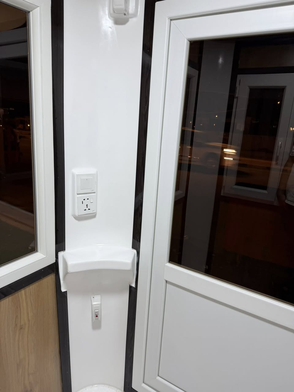 نقطة حراسة فايبر كلاس  جديد 
متوفر مع سبلت 1 طن 
العنوان بغداد باب الشيخ 
الاستفسار ***********
