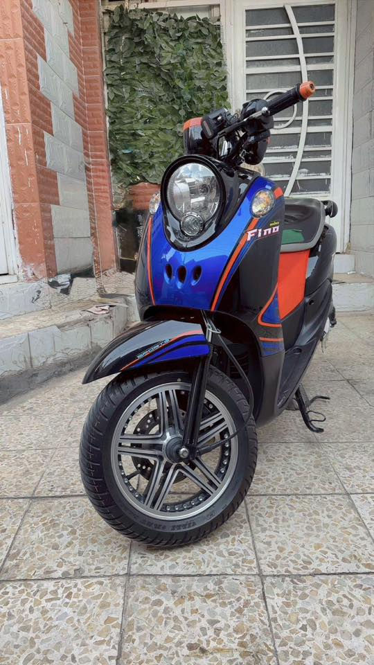 دراجه ڤينو لبيع مال مستعجل كفاله من كلشي بل دراجه مكان كربلاء سعر ١٢٥٠ وبيها مجال بسيط ؟.. / ***********
