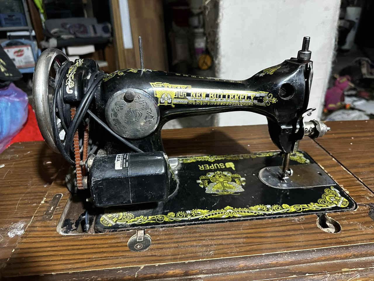 مكينة خياطة فراشة
المكينة الفراشة الاصلية مو تقليد شغالة وتخيط 
مكاني شارع فلسطين 
السعر ب١٤٠ الف 
***********
