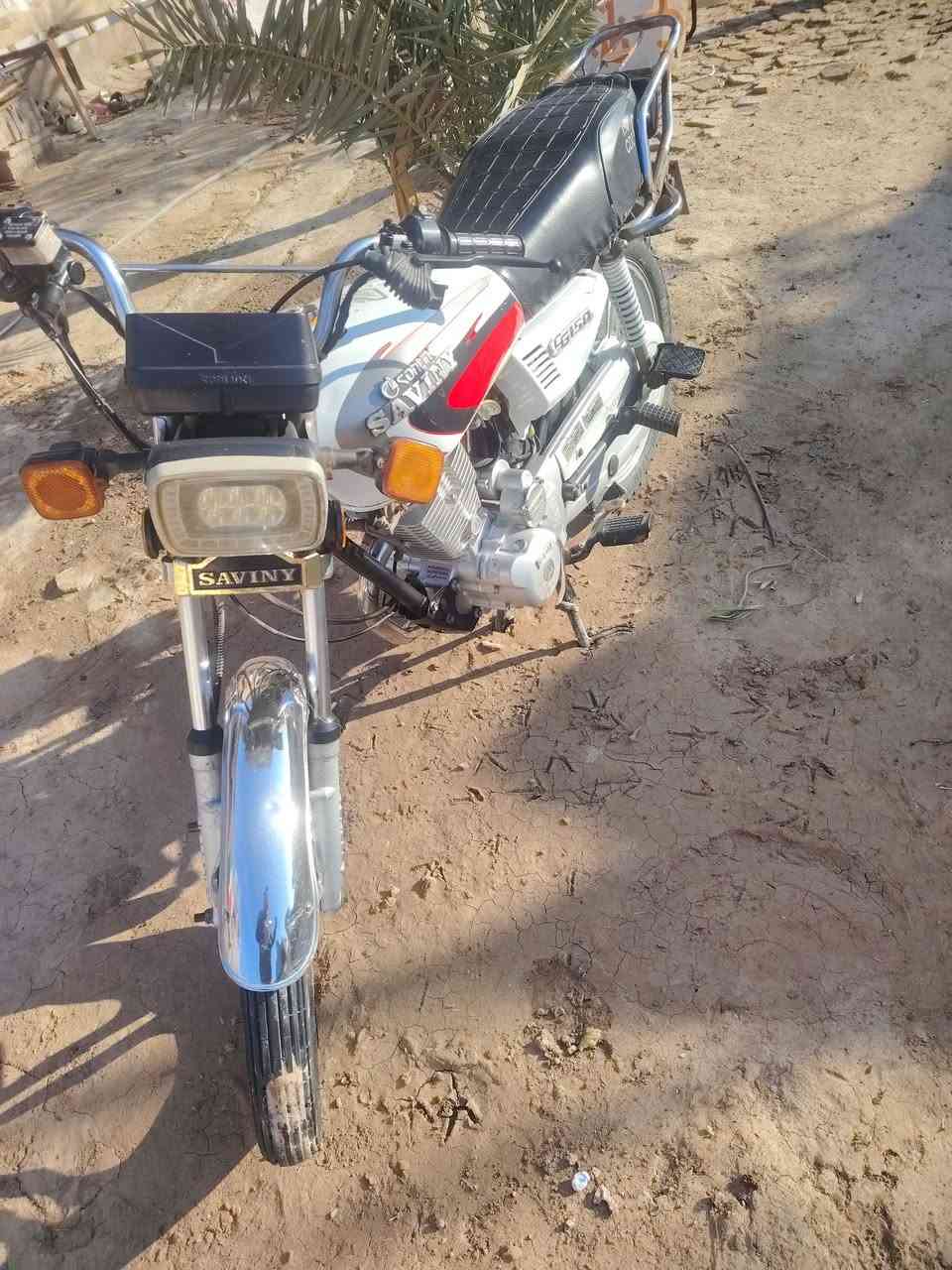دراجة 21 محرك برغي ما مفتح بي أوراق اصولي دراجة خير من الله مال جناي السعر ٥٥٠ وبيها مجال  راسلني او اتصل ***********
