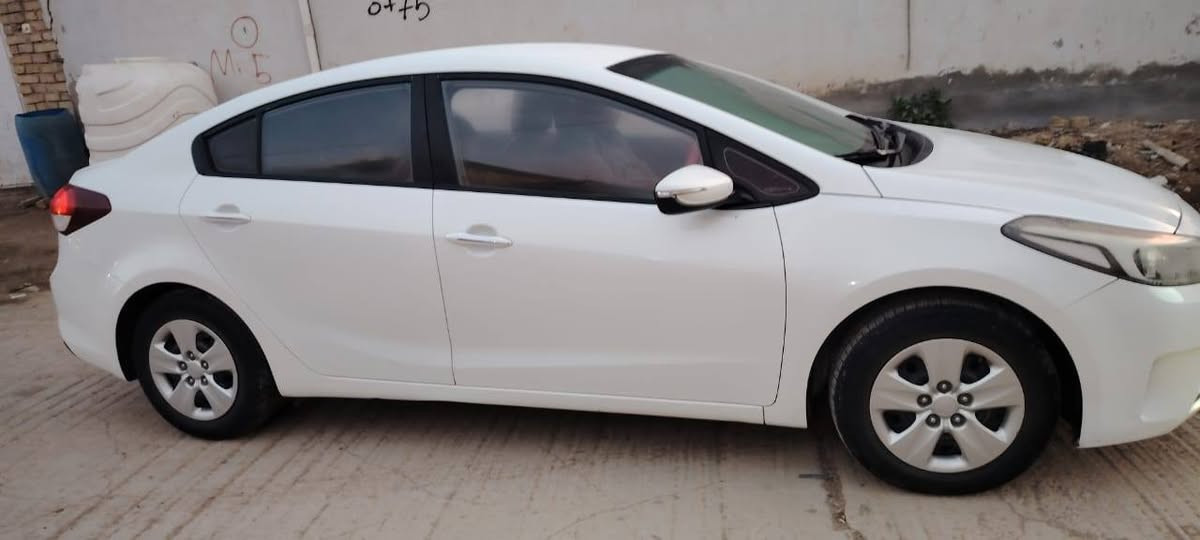 سلام عليكم
سيراتو مديل ١٨

كفاله عامه من الصبغ وبارد وتبديل

سياره جاهزه من تخم تاير حداديه كله جاهزه الف دينار ما تصرف عليه

السعر ١٣٨ وبيه مجال

مكان السياره واسط صويرة.للاستفسار

***********
