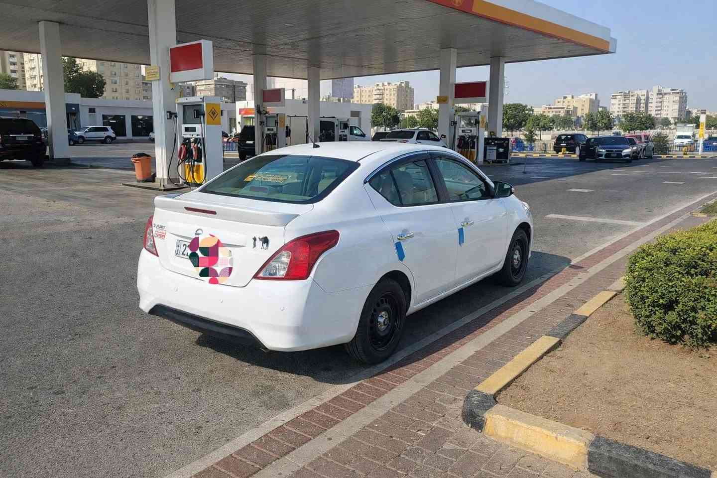 السلام عليكم 
نيسان صني هندي ٢٠٢٥  جديده تبريد قطعتين كامره خلفيه واماميه حساسات خلفيه داخل السياره جديد مغلف كله جلد اربع بوب جام عداد الكيلومتر ٤٠ كم اوتوماتيك رقم اربيل بسمي هزه جديده السياره ما بيه أي نقص مكان السياره بغداد حي البنوك أي استفسار بخصوص السياره ارجو الاتصال على رقم/*********** سعر السياره ١٢٧ بغداد, العراق
