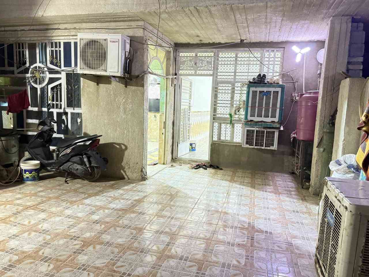 السلام عليكم 
بيت للبيع ب الربع تالف ورا شارع العام بفرعين 
طابو مساحة البيت 150 متر 
الاستفسار اكثر ***********
