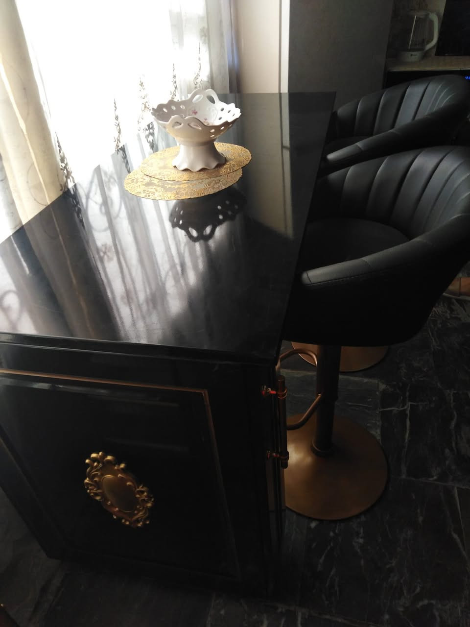 للبيع استعمال كم يوم فقط مطبخ ملكي اناره داخلي وخارجي وسلات اثنين واحد للسنك والثاني للطباخ و سنك نوع بيانو كبير وفلتر ماء مرشحه طباخ وطباخ على اللمس وميز مني بار مع 4 ستول جلد قياسه مترين ونص


**إذا كنت صاحب هذا الإعلان وتريد حذفه لأي سبب، رجاءا أرسل رسالة إلى الدعم الفني**