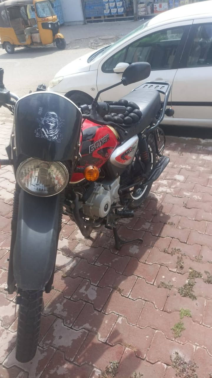 سلام عليكم بوكسر للبيع مرقم مديل 2023مكفته  بسعر مناسب 0789 387 8078
