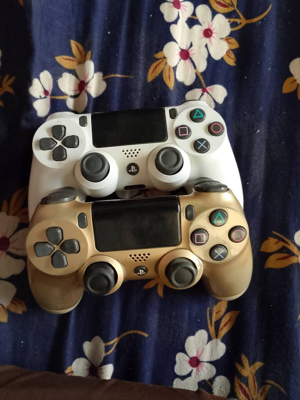 سلام عليكم 
جوستك بلي 4 
العدد 2 اصلي 
للبيع لوحده ب15


**إذا كنت صاحب هذا الإعلان وتريد حذفه لأي سبب، رجاءا أرسل رسالة إلى الدعم الفني**