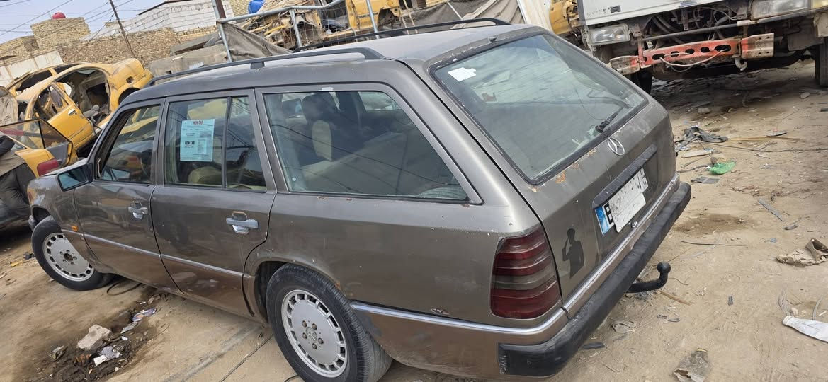 السلام عليكم مارسيدس دب محور بطه موديل ٨٧رقم بغداد تحويل مباشر سنويه ماصاقطه كير ومينه مكفولات تبريد السعر ٣٠ وبيه مجال للطيبين المكان ديوانيه***********
