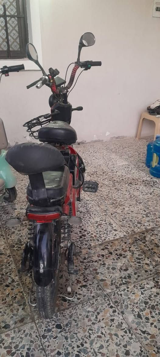 السلام عليكم هذني دراجات للبيع فول موصفات السعر الدراجه الأولى 250 وسعر الدراجه الثانيه 280 وبيهن مجال للطيبين العنوان بغداد الدورة البوعيثة بداية سيطره البوعيثة مجمع السلام رقم الهاتف ***********
