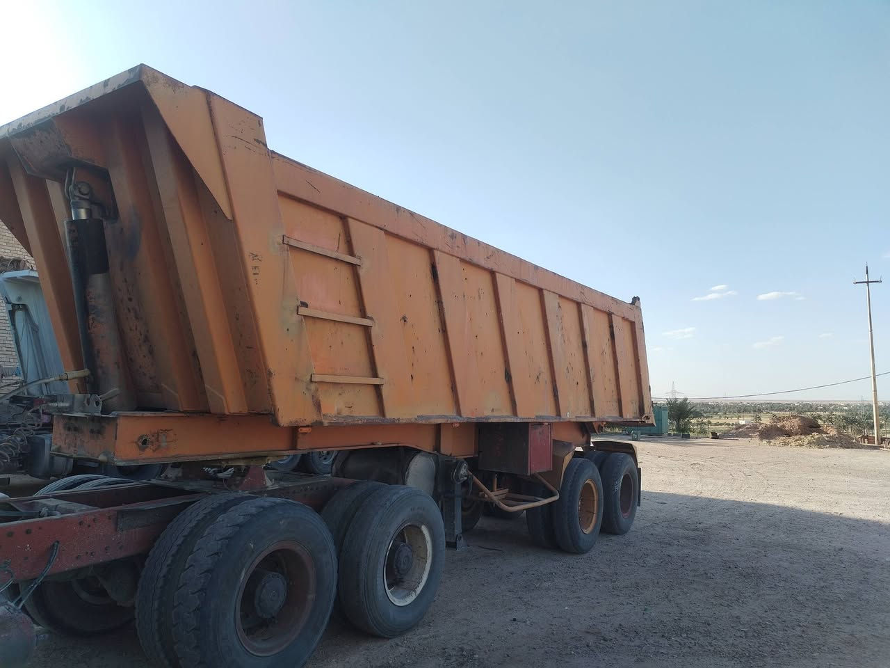 للبيع عربانه أماراتيه ذرعه ٣١ متر مجموعه براد ١٦ دناكير ١٦ مكان العربانه الرمادي ***********

