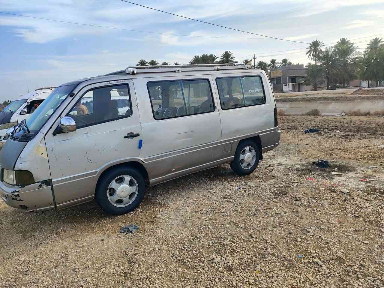 السلام عليكم للبيع سياره ستانه موديل 96سياره بلاديه السعر 50او بيها مجال ***********
