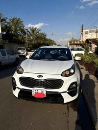 للبيع  كيا سبورتج موديل 2020  اللون ابيض الممشى: 73,000 كم  محرك 2000 ...
