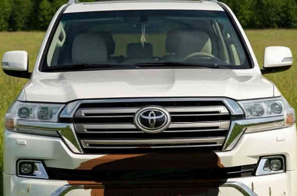 اندكروز 2016  مكفولة من الصبغ رقم اربيل بأسمي محرك 8 سلندر 4600 ماشية 137 الف  سعرها 470 والسونار موجود مع الصور مكاني مركز الديوانية للأستفسار الاتصال على الرقم 
***********
