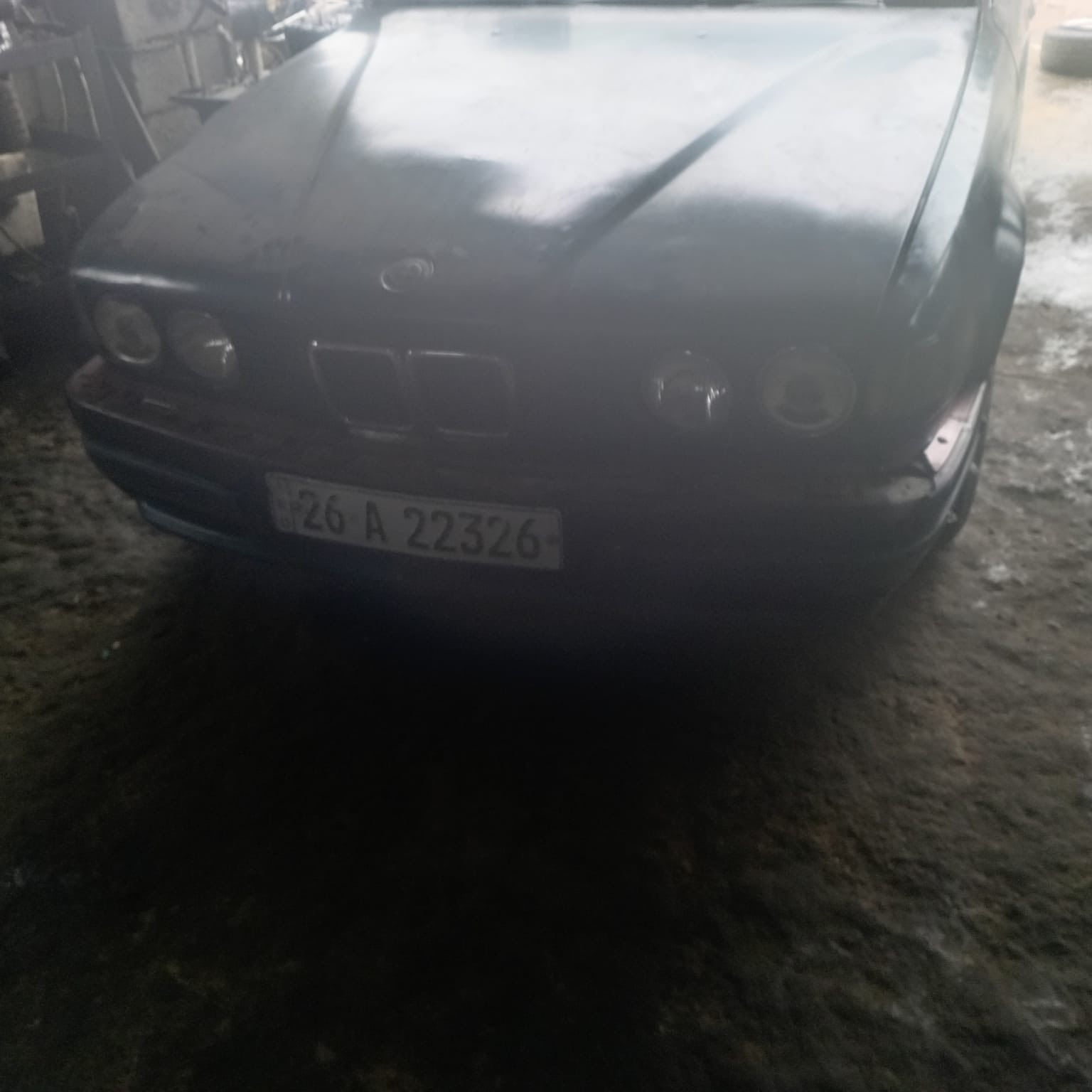 السلام عليكم للبيع بي ام 735سيارةًكايم محرك عوزه بس سلندر موديل 92رقم انكليزي جديد لل30بسمي سعر خاص ***********
