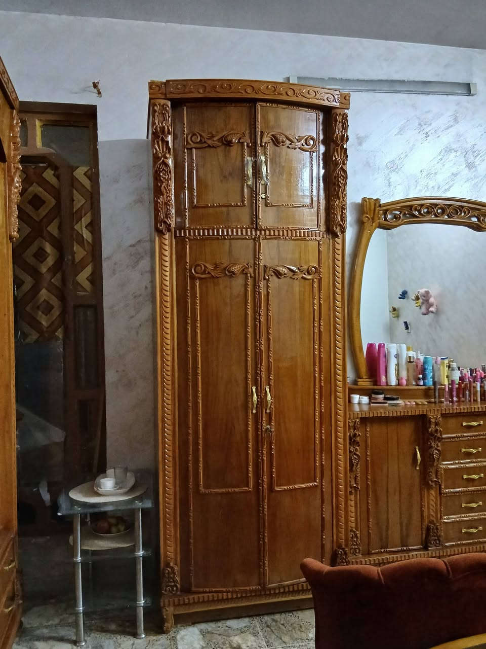 للبيع غرفة تفصال مال بيت عنوان بغداد السعر مليون ٣٠٠    ***********
