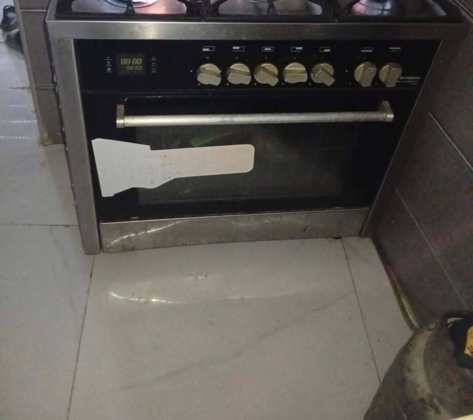 طباخ استعمل قليل للبيع سعر 300 وبي مجال عنوان حله حي شاوي***********
