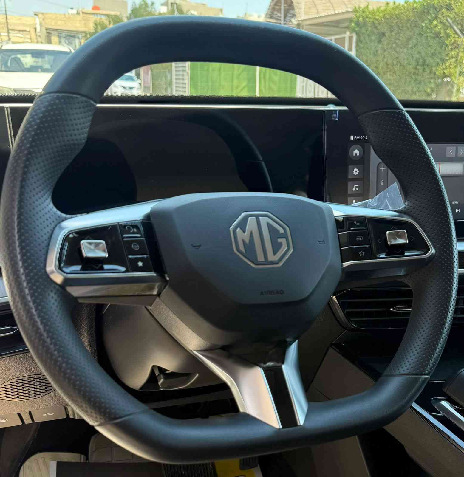 Mg one 2024
السياره زيرو ماشيه 4000 كيلو حره ضمان 6سنوات
سياره روعه عزل وعزم خرافي تونس بلسياقه 
سعره 145ورقه  للاستفسار ***********
