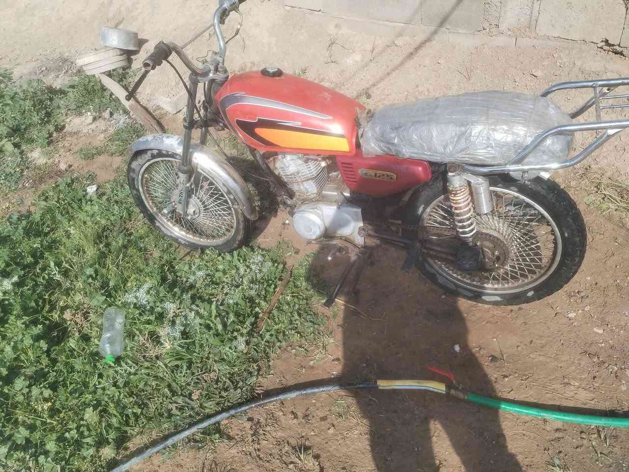 سلام عليكم دراجه لبيع السعر ٢٢٥ بي مجال هاذه رقمي ***********
