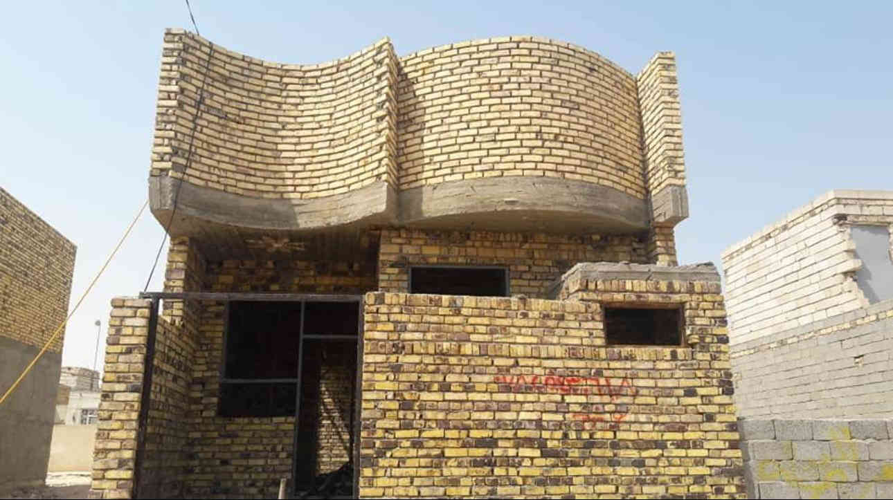 بيت طابو زراعي سند 25 مشمول بالتطويب  درجه اولى بناء طابوق معمل اساس اوسقف صب كونكريت بي غرفتين اوصاله واستقبال ومطبخ وحمام داخلي غربي وحمام خارجي مع اضافه سقف سندويج للسطح عازل عن الحراره شغل وحدادية درجه اولى 
المساحة ١٠٠ متر الواجهة ٦ متر وإلنزال ١٦ اونص
عرض الشارع ٨ متر يبعد عن الشارع العام ١٥٠ متر
منطقه راقيه جدا متكامله كافت الخدمات موجوده
العنوان كوفه قرب مسجد السهله شارع معمل الدبس شارع الإمام الصادق *********** واتساب فرع اسواق ياطيب 

السعر   60  
 بيت فول درجه اولى سقوف خسف الارضيه مرمر درجه اولى  
البيت بناء 2020 نظيف جدا 

فقط بيع اعتذر عن المراوس أو الأقساط فقط بيع
