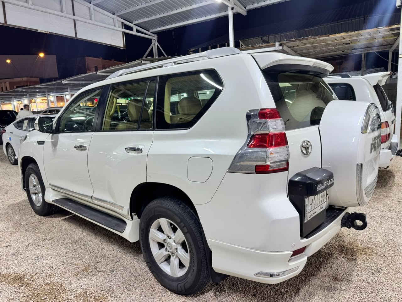 السلام عليكم ورحمة الله للبيع تيوتا برادر 2014 خليجي محرك 6 سلندر بلادي بيها صبغ جاملغ وباب وتكمه جهة السايق تخم تاير كشنات كهرباء TXL رقم بغداد تحويل مباشر سعرها250 وبيها مجال للشراي 
***********
