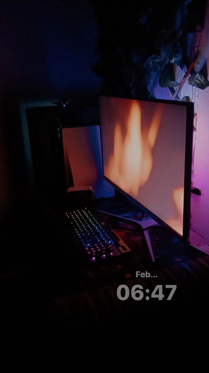 السلام عليكم  اخوان حاسبة مشتريها وسادها لو لعبت عليها لعبة لو اثنين وما كملتهن.
مواصفاتها CPU i712700 
GPU 3060 12gb من zotac
M.bord(B760M)
Power supply 750w RGB
مبرد غازي freezer 36co من arctic
الرامات t.force 16gb.8*2 3600 ddr4 RGB
التخزين lexar 1TB m.2
والكيس rabtor فل RGB
الحاسبة .المرات الي اشتغلت بيها تنعد يعني اخت الجديدة وكراتينها كلها موجودة
اريدها بمليون200 وبيها مجال بسيط إن شاء الله وعندي شاشة 27 .msi ips.180.hz ب250 
وهذا رقمي.***********
