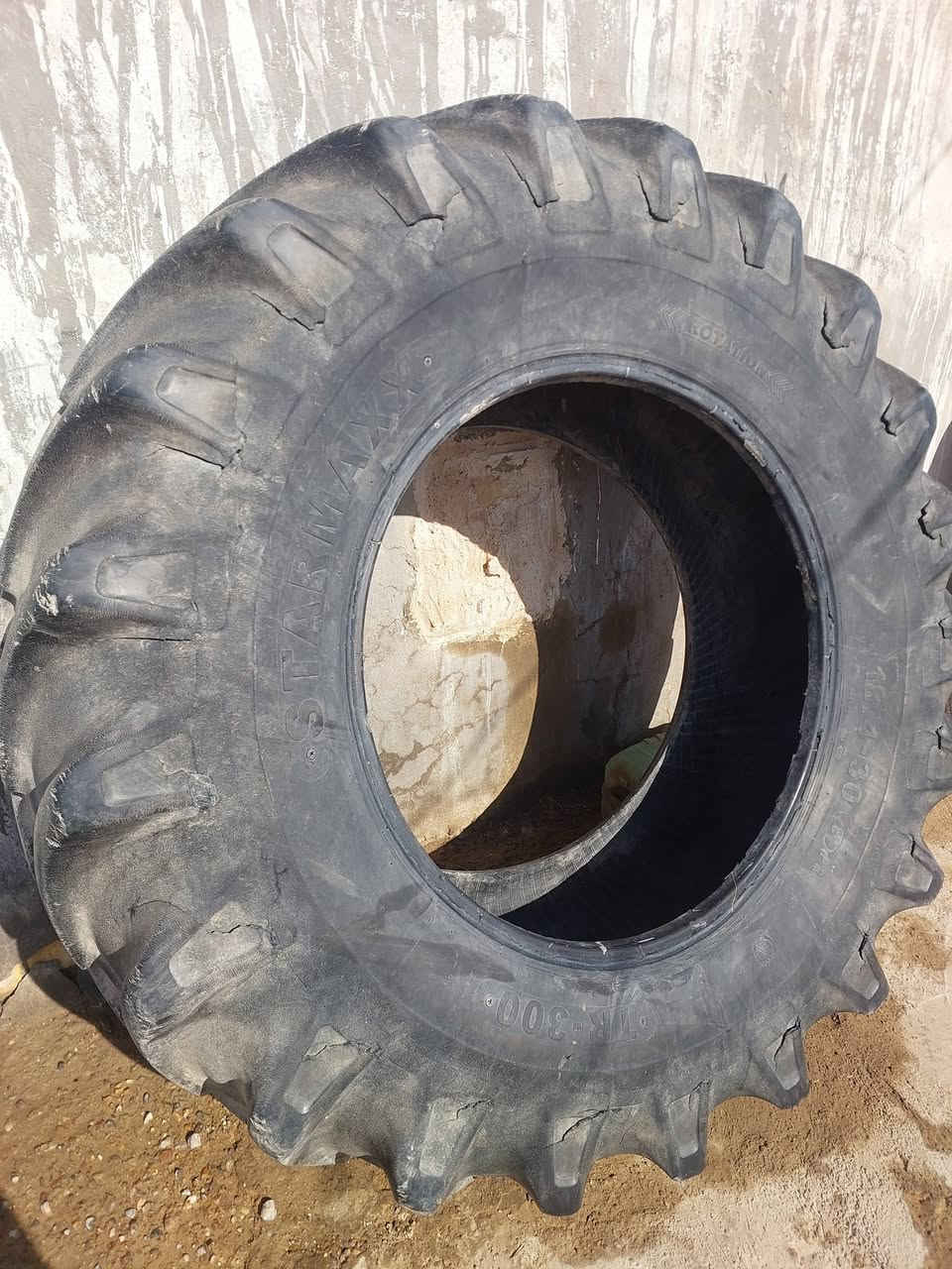 سلام وعليكم  تايرات تركي 30ع 18 يرهم ع نيوهولند وفوركسن سعر 225 . ***********
