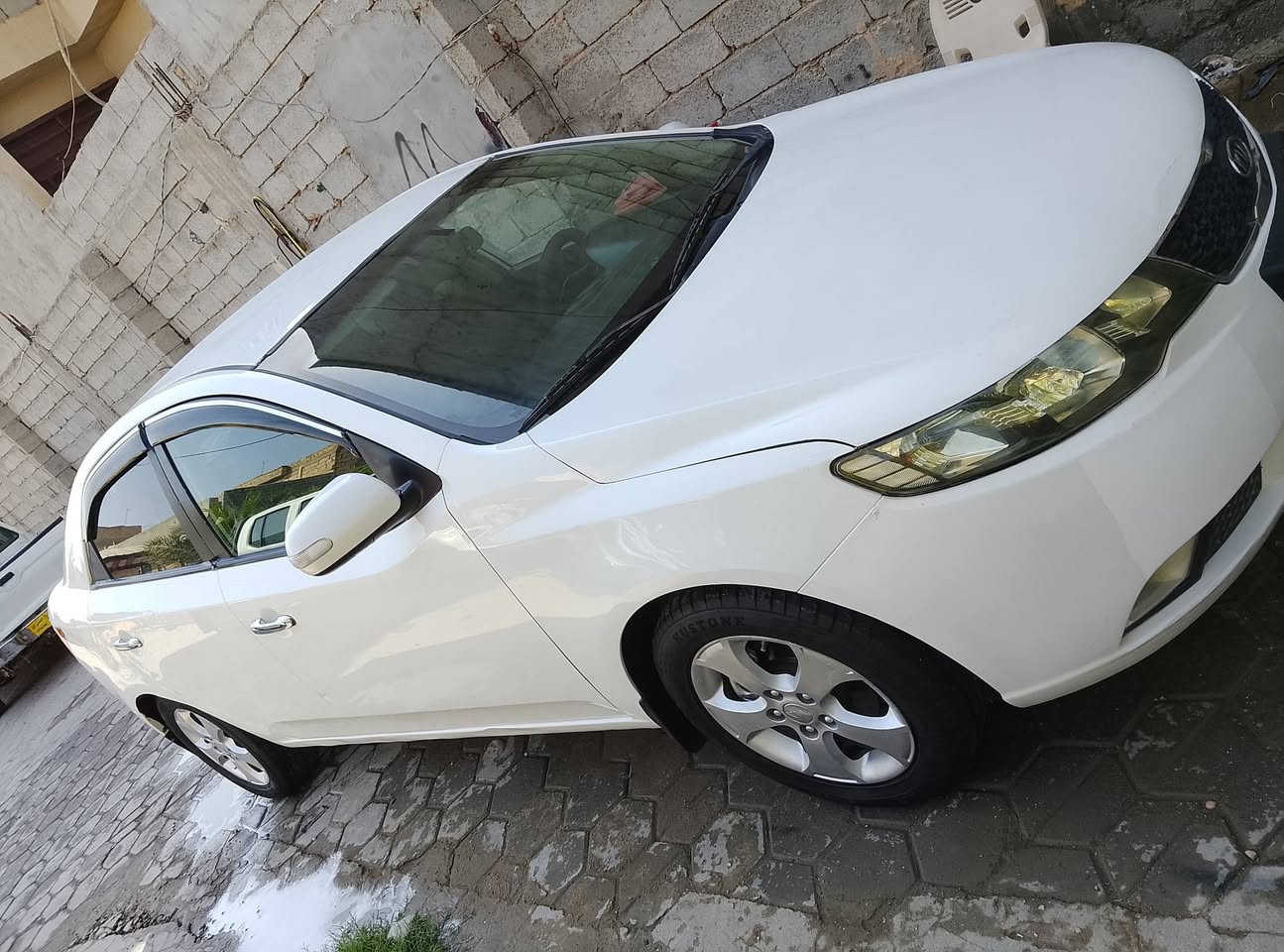 للبيع كيا.  *********** سيراتو خليجي فول اوتوماتيك سعره 75  رقم شمالي محرك 1600دوش سياره جاهزة كير محرك حدادية تبريد جيد مابيه لاضربة ولاتبديل صبغ جاملغ أمامي بدون داخل مكانة كربلاء
