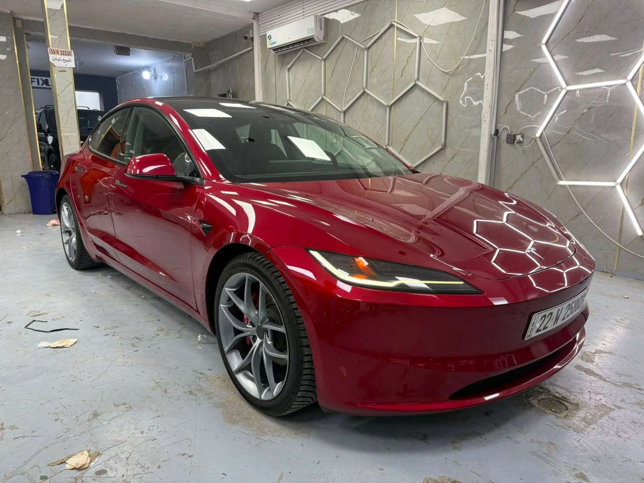 السلام عليكم
Tesla 2024 model3 dual motor long range highland 
تيسلا 2024 مودل 3 دبل ماطور لونج رينج هايلاند
اون لاين 
حادث خفيف وبسيط
بابتين مصلحات نفسهن ومصبوغ على كدهن
بدون ايرباگ بدون دواخل
تمشيك بالشحنة 630 كيلو
دفع رباعي AWD
كشنات جلد اسود تدفئة وتبريد
شاشة خلفية 
اشاير ترحيب تيسلا بلادي
تحديد مسار
قيادة ذاتية
فجوج رياضي
تخم تايرات جديد نقشة حلوه
وباقي مواصفات الدبل معروفة
السيارة نظيفة كلش مبولشة وكاملة من كلشي
رقم اربيل بأسمي مو بأسم شركة 
صور الحادث وكل التفاصيل كاملة بالمنشور
السعر : 225 وبيهه مجال 
للاستفسار:
***********
