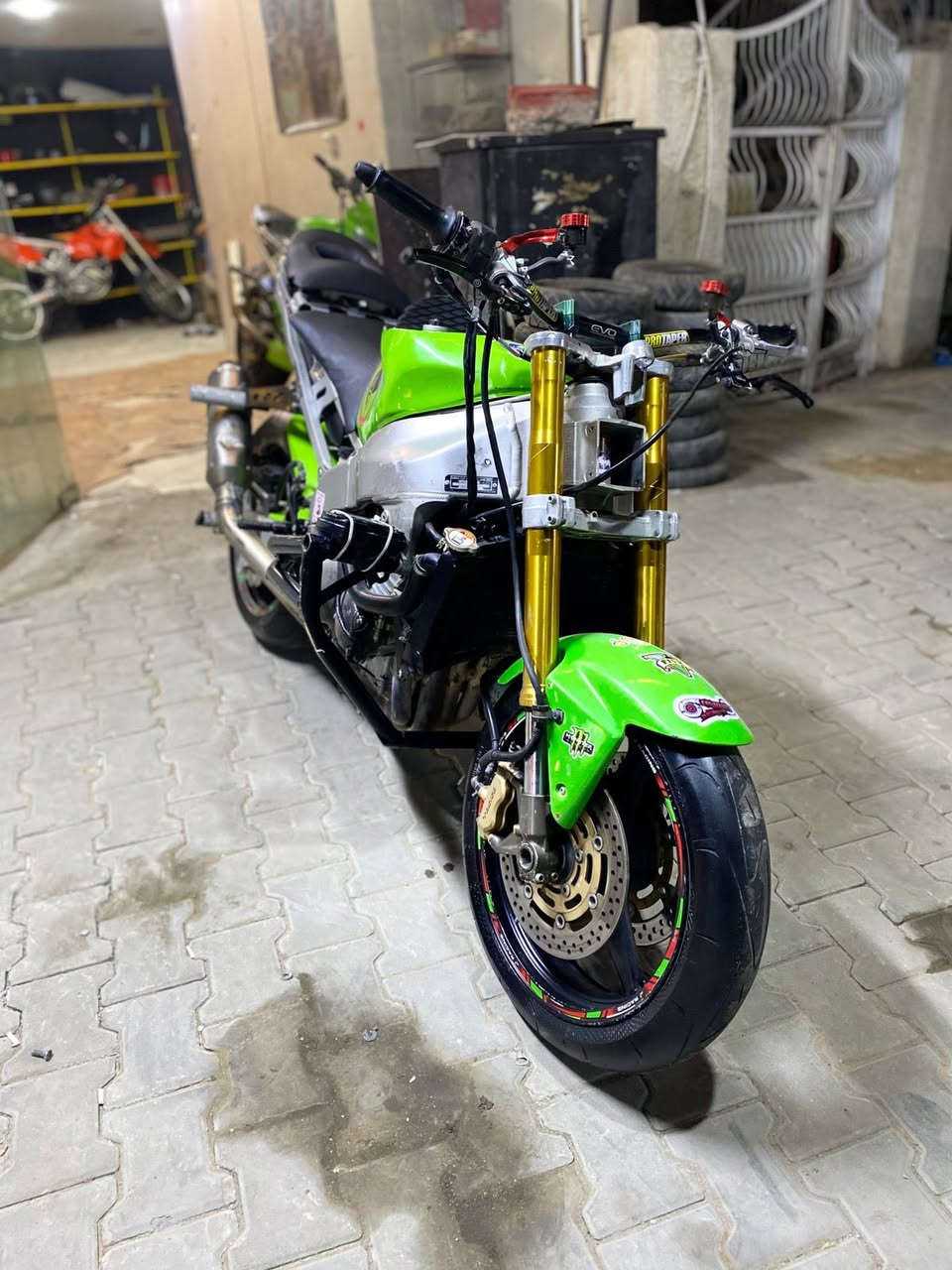 سلام وعليكم كاوسكي لبيع 636 2004 دراجه كلش حلوه شوفت عينك ومزوده مال لعب تزويد كله اصلي ورايده ٢٢ وبيه مجال وكفوله مكان الدراجه بغداد الاعظميه وخاص لستفسار اكثر خاص وهاذا رقم ***********
