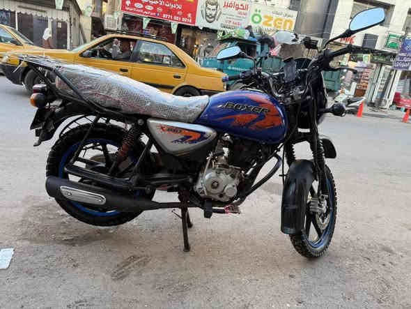مستعجل على البيع
بوكسر موديل 23 شاصي 21 الدراجة مال ولد صديقي متروكة الولد رحال وتاركها اشتغلت شهرين دليفري وشاف الشغل تعبان وقرر يبيع ، الدراجة نظيفة شوفة عينك شلعة ومعدل مكفولة جيب أي فيتر أو نروح اني وياك لأي فيتر( داخل )رقمها بغداد انكليزي 
السعر 2 و250  بيها مجال شي قليلللللل 
مكاني الاعظمية شارع ابو حنيفة النعمان 
***********
