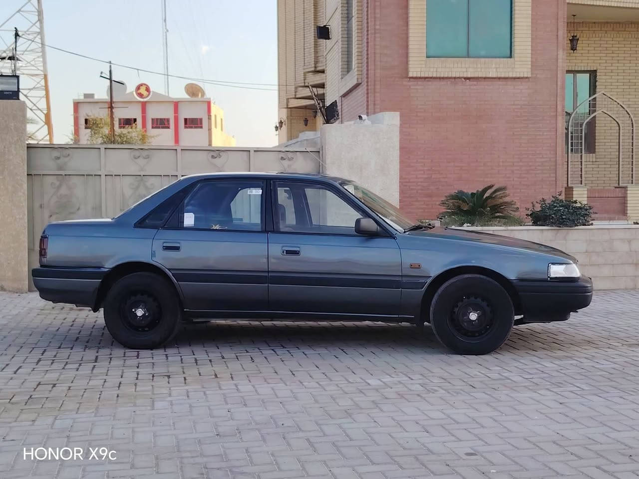 مازدا 626 
موديل 1990 
سيارة حلوة 
جاهزة 
مكينة وكير بشرط 
كهربائية كلها شغالة 
مرشوشة جمالية 
السعر 33 مكاني تكريت 
***********
