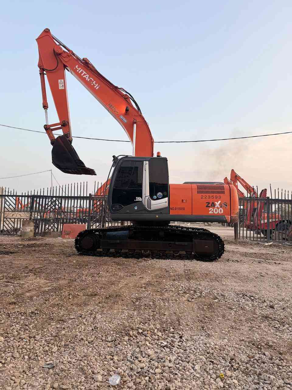 السلام عليكم
حفار هيتاشي للبيع بسعر مناسب كفالة كفالة عامه موديل 2014 منفيس حدادية وكشر ومكينه ومضخه وضع الشركه حفارة جديدة جدا  للاستفسار *********** // *********** 📞☎
