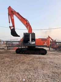 حفار هيتاشي للبيع بسعر مناسب كفالة كفالة عامه موديل 2014 منفيس حدادية ...