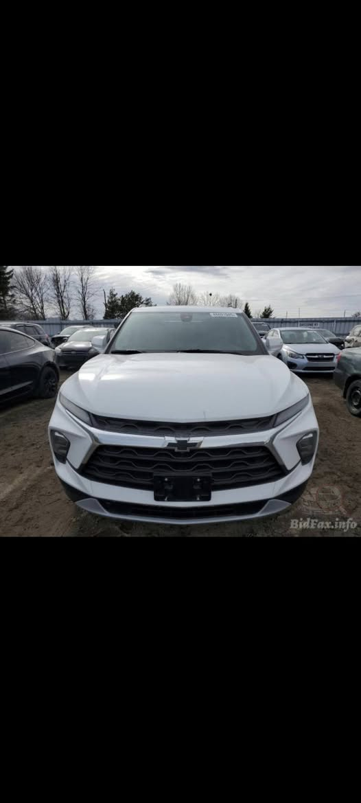 السلام عليكم
بلايزر موديل ٢٤ مواصفات 3lt.  سلندر6
فول للاخير عدا البانوراما داخله بكتاب شهداء موجودة بكربلاء بالتصليح هذا الأسبوع تستلمه ماشيه 7الاف مشي امريكا تستلم جاهز الترقيم مجاني رقم بغداد 
سعر 230
***********
