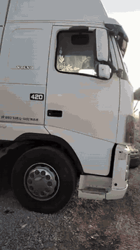 سلام عليكم اللبيع فالفو موديل 2004 محرك شرط كير وكسل وقماره شرط رأس تخم لعربانه عل شغل رقم سليمانيه شرط تحويل حجم 420كير عادي عربانه رابطه عليه مزوج بل سنويه بلادي 3محاور مكان اربيل سعر 240ورقه وبيها مجال ***********
