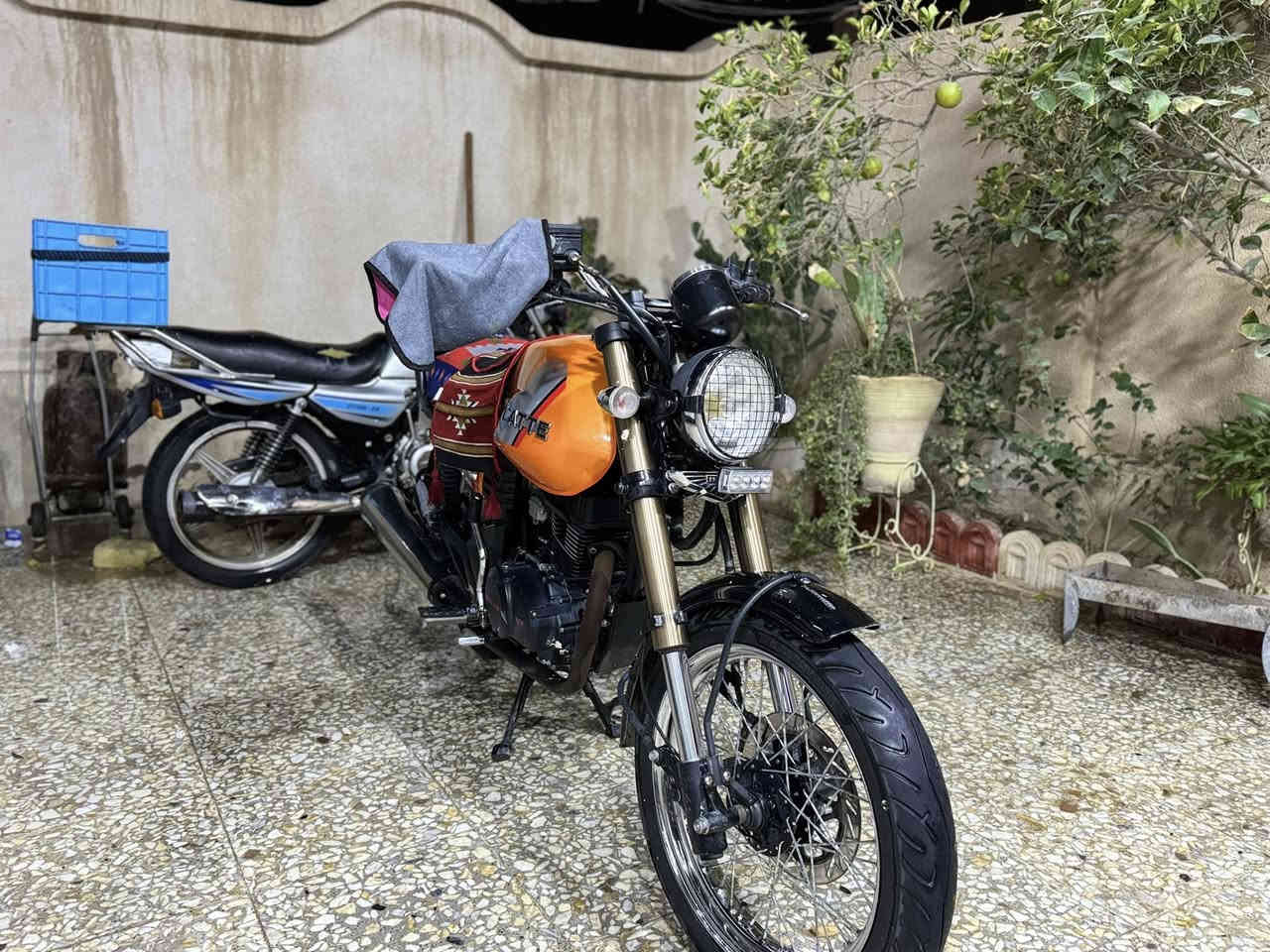 سلام عليكم دراجه لايتي موديل 22 مرقمه تاخذ مني سنويه دراجه مالت جناي قليل اطلع بيه نضيفه كلش ماشيه 25 الف بعده زيرو ولشراي بي خير ويدلل وهاذه رقمي ***********
