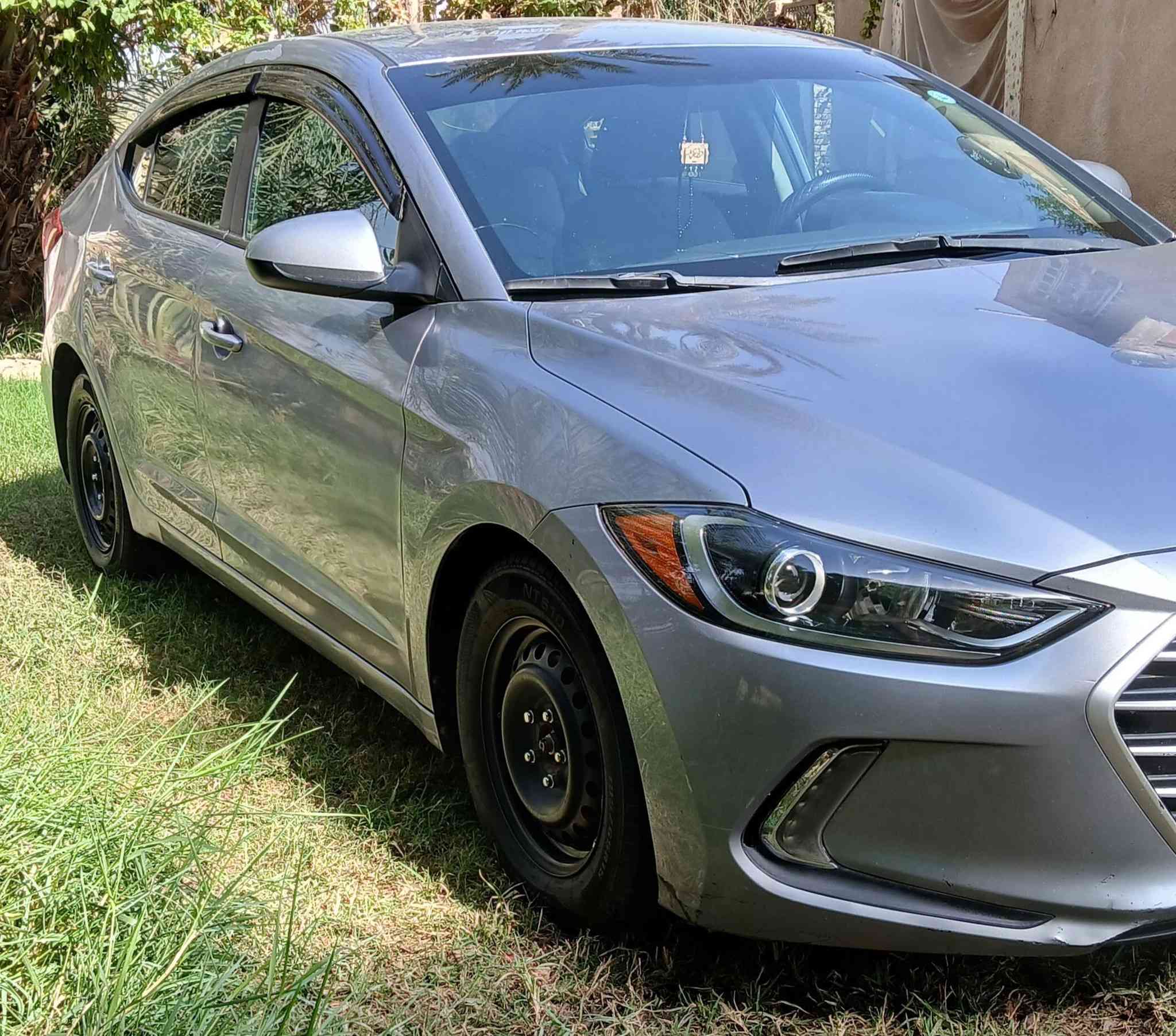 للبيع النترا 2017 امريكي حادث باب خلفي فقط والجاملغ الخلفي نصه مصبوغ جلاتين بچم كبس برغي ما مفتوح بيها مكينه 2000 دوش ما مفتوحه، السياره ناعمه وكلش حلوه، ايرباكات سليمه، تبريد ثلج  شاشه كبيره بلادي تحكم ستيرن كامره دواره تخم تاير جديد السياره رقمها ساقط بالـ 23 بأسم شركه والشركه معزله بيها وكاله خاصه..، اسم الشركة اردلان عبد القادر.. السعر المطلوب 92 قابل للتفاوض للأستفسار الإتصال على الرقم ***********
