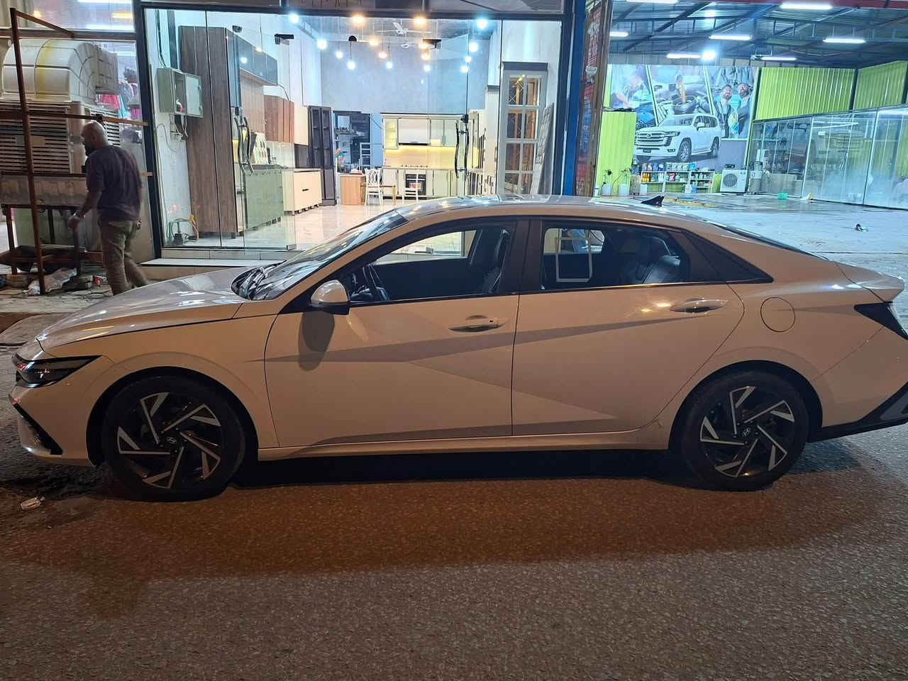 السلام عليكم النترا موديل 2024 ماشيه 48 بيها طخه من وره فقط كفاله سياره جديده وماعايزه شي تحويل وكاله مضمون  السعر 110 للاستفسار *********** واتساب فقط غير متواجد بلفيس
