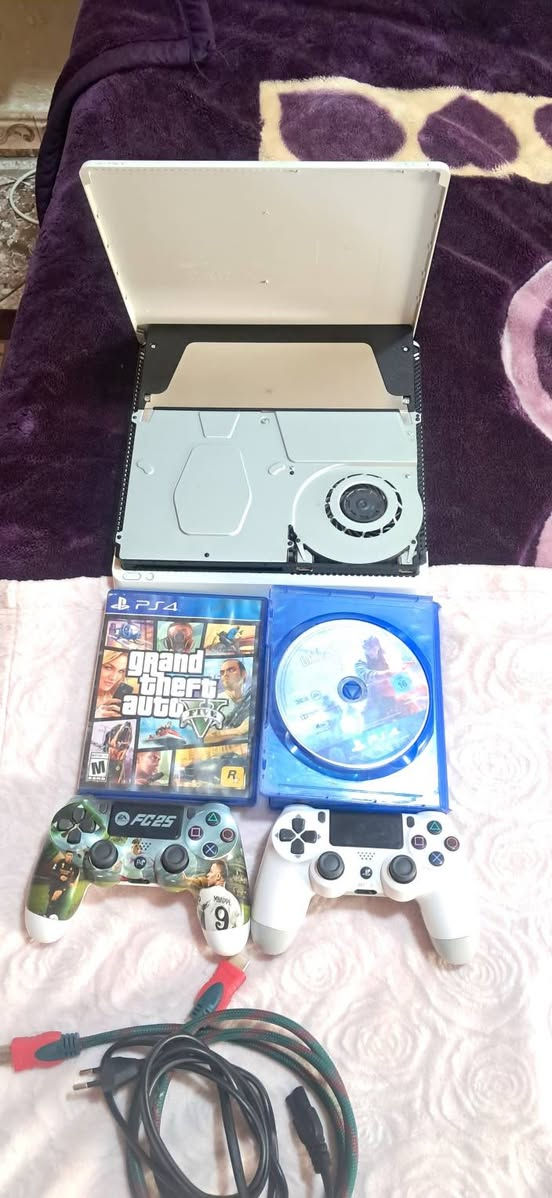 السلام عليكم
بلي فور سلم باندا 500 تيره قابل للتهكير  نضيف جداً مع كامل ملحقاته 
جوستكات عدد ٢
أقراص عدد ٢ gta وحرب BATTLEFIELD السعر 270 الشراي يراسلني واتساب على الرقم *********** ما متواجد ماسنجر
