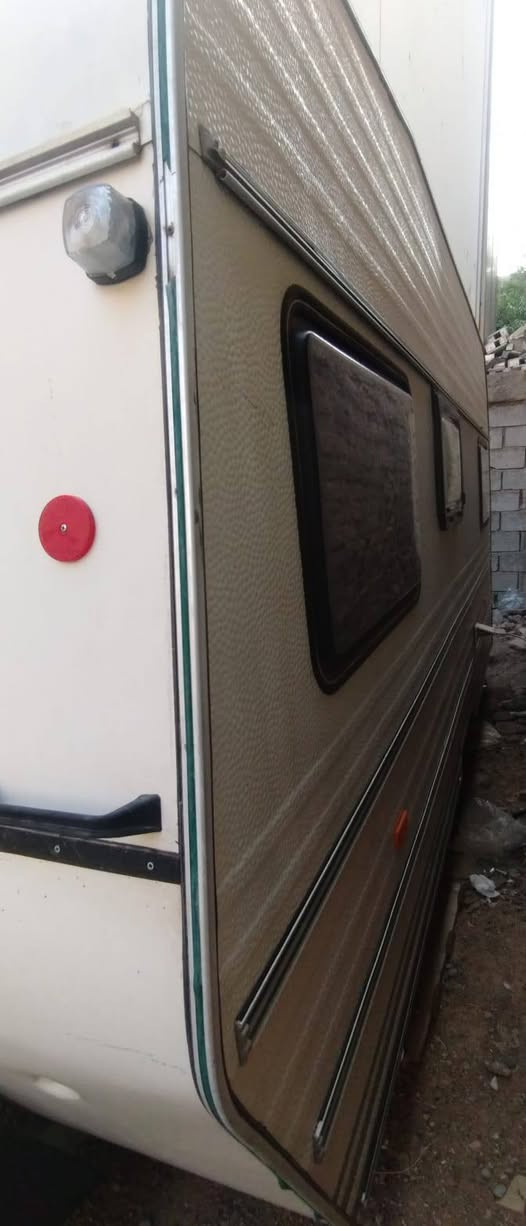 کرفان اوروبي سیاحي 2m ×  4m
سنة صنع 1998 
یرجی اتصال رقمین موجود
***********
***********
لمعرفة السعر فقط اتصال
