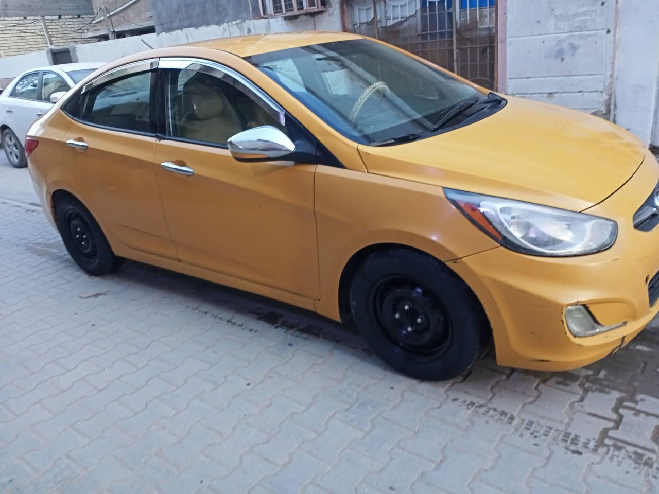 سلام عليكم اكسنت موديل 2013 وارد امريكي مادتها بابين مبدلات ببلادي سونرها مرفق بجمها شركه محرك مبدأ مال حاويه جديد لا تنقيص ولا بخار تبريد ثلج داخلها نظيفه عسليصدرها تأثيرات نظيفه هيئه اليوم صفرتها غرامات مصفره سياره جاهزه السعر 79 بيها مجال بسيط العنوان بغداد المنصور قرب بلديه المنصور ***********
