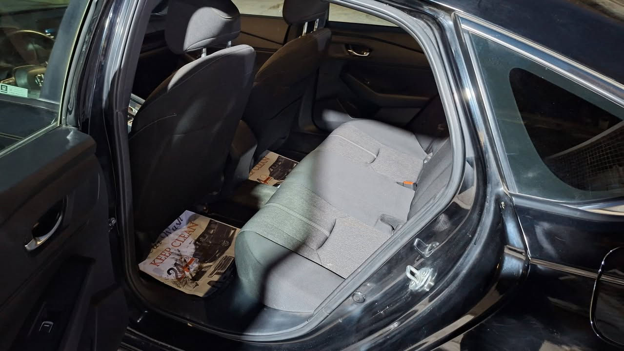 هوندا اكورد 2024 سيارة نظيفة كلش ومعتنين بيها اخت الزيرو ضربتها بابين مثل ما موضح بالصور والسيارة مكفولة مكينة كير تبريد كهربائيات المواصفات سبورت تدفئة كشنات وستيرن كشنات كهرباء تدفئة مراية جانبية رادارات فتحة سقف مثبت سرعة تكيفي كامرة خلفية 3  وضعيات دخول ذكي تشغيل عن بعد صندوك كهرباء تشغيل عن بعد ماشية 16000 كيلو وقابل للزيادة البسيطة

سعرها 215 وبيها مجال بسيط للجناية مكان السيارة حي الجهاد 
رقمي ***********
