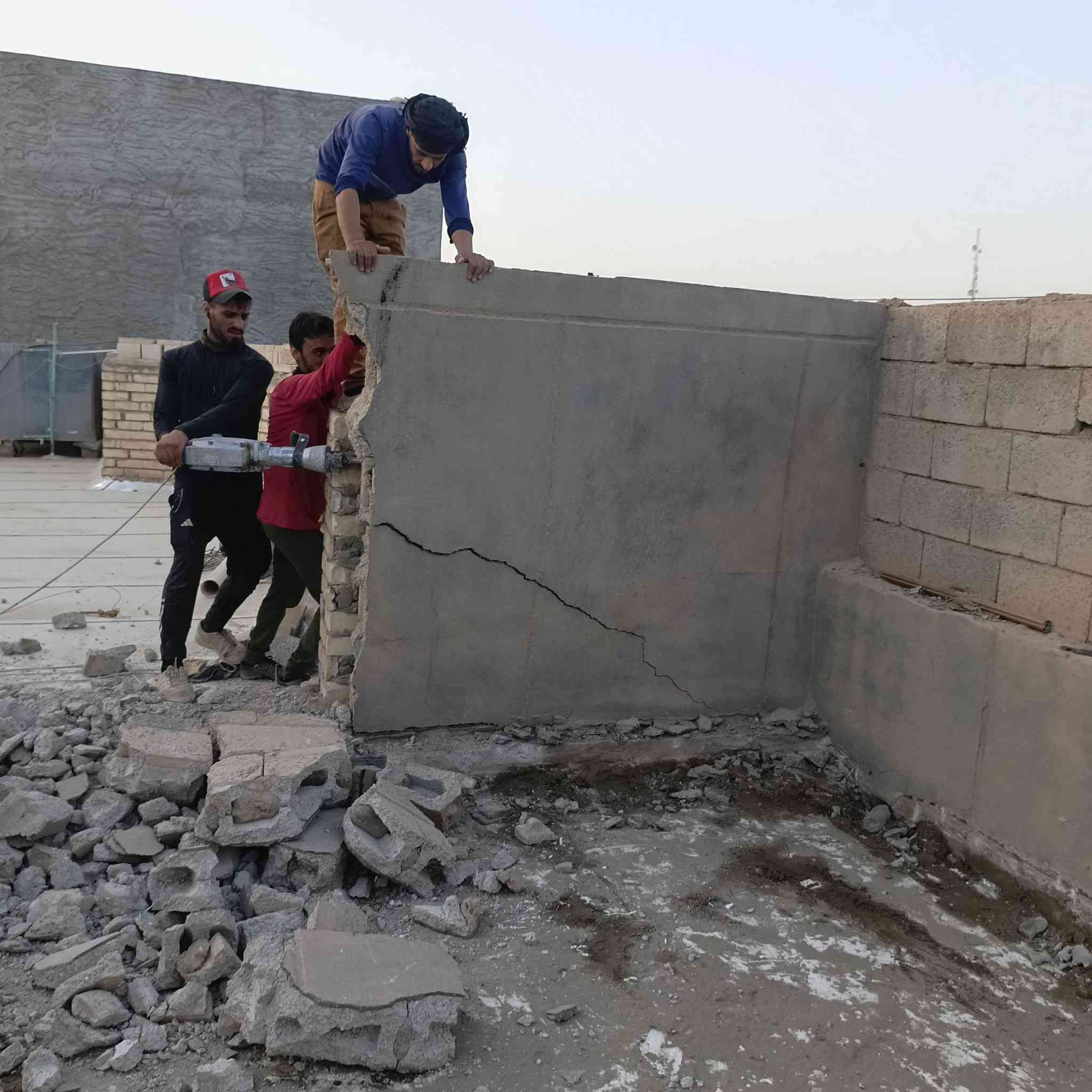 سلام عليكم  /  يوجد كادر عمل جاهز /  تصعيد مواد /  تنضيف بيوت /  تفليش /  تكشيط /  دفن نهري /  شقلنه ليل ونهار /  ومعداتنه جاهزه  ومالك دخل بكلشي تأخذ شقل جاهز مني سلمني شقل وتأخذ شقل جاهز / ماعليك بس تصال على رقم /// ***********
