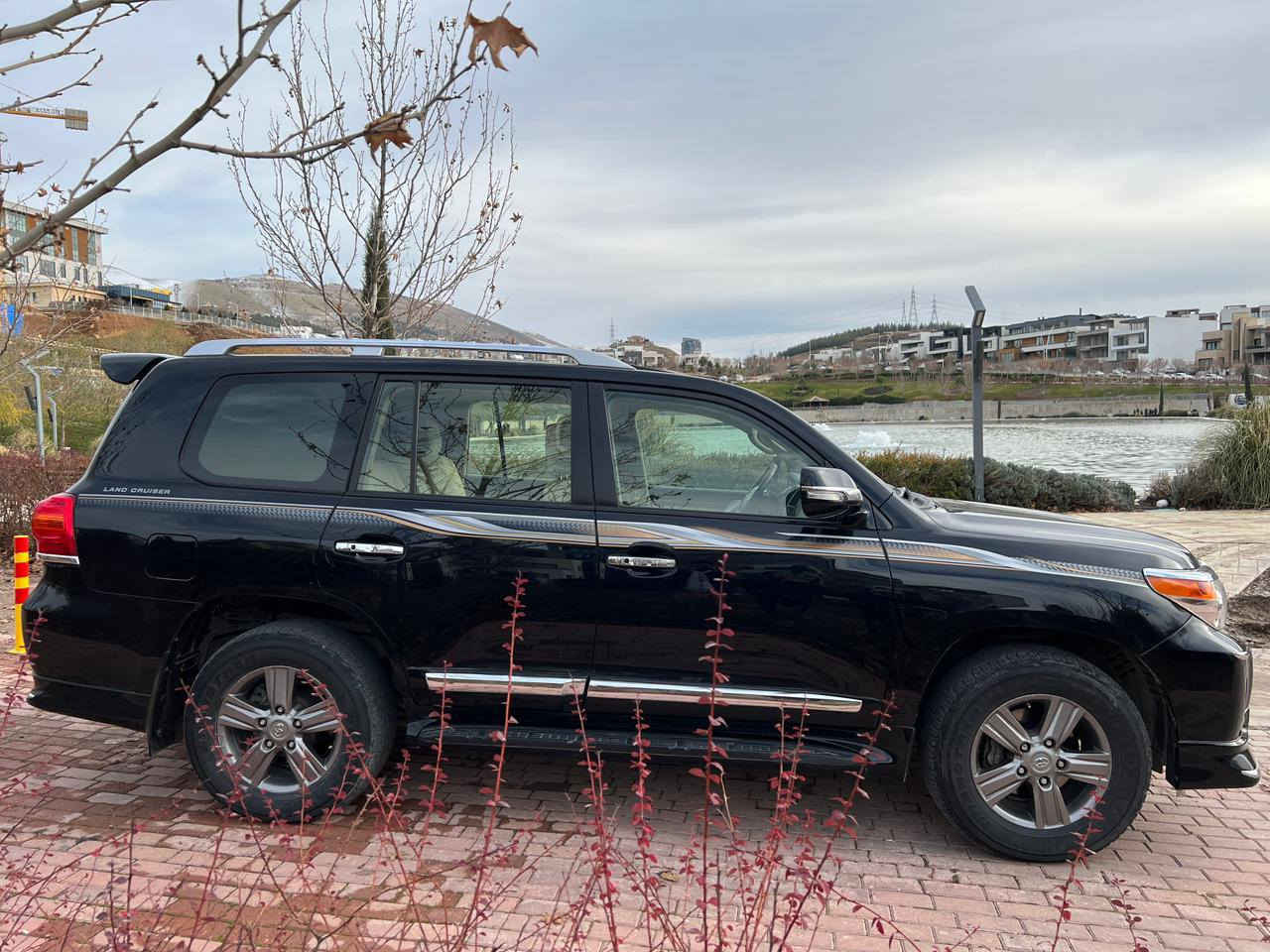 تۆیۆتا لاندکرۆزر 2015 وەنەوشە 
مواسەفات vxr v8
کامێرە پێشو دوا 
کوشن ساردو گەرم
کوشن خەزن و سوکان خەزن
موکەبەرە JBL و زۆر مواسەفاتی تر 
مواسەفات لێگزز 
228 هەزار هەقیقی ڕۆشتوە

سعر لە کۆمێنت داوابکە ڕاستەخۆ بۆت دیت 📩 

 ماڵی دۆستە  بێ دەعمو بێ لێدراوە هەتا بڵێی ماڵەکە جوانە يەک بست دەعامی پێشەوەی بۆ یاخە هیچی تری پێوە نیيە

ژمارەی خاوەنی 
***********
 ***********
